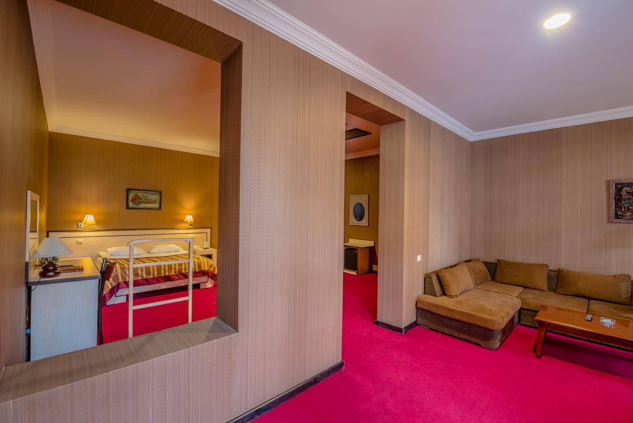 Hotel Rikhe Monika Tbilisi Exteriér fotografie
